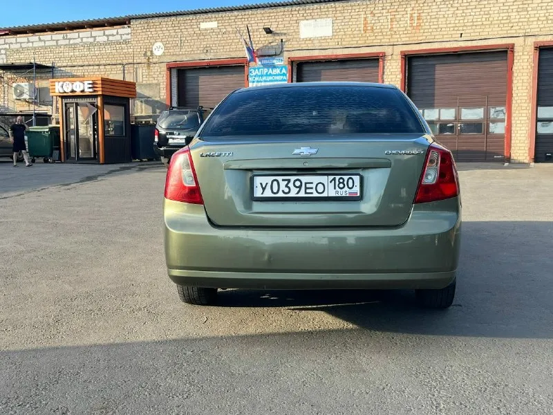Продам chevrolet лачетти ( chevrolet lacetti) 2006г. Мотор 1.6 на механике. Газ евро 4(газ вписан) машина была куплена моим отцом новой в автосалоне в 2006 году, всю свою жизнь в нашей семье. За эти годы пробежала 237 тысяч километров. К автомобилю относились бережно, обслуживание всегда вовремя. Мотор, коробка, ходовая работают отлично, стоит свежее сцепление. По комплектации: конденционер(работает, холодит отлично) передние электро стеклоподъемники четыре динамика современный магнитофон с блютуз. Машина на новых 14 штампах. Плюс комплект легкосплавных 15 дисков(фото прилагается) стоит газовое оборудование 4 поколения(газ вписан). Цена 450тыс. Плюс торг у капота. Посмотреть можно в старобешево (35км от донецка) +79493435114 александр
📞 Звоните: +7(949)3435114 - фотография - 4