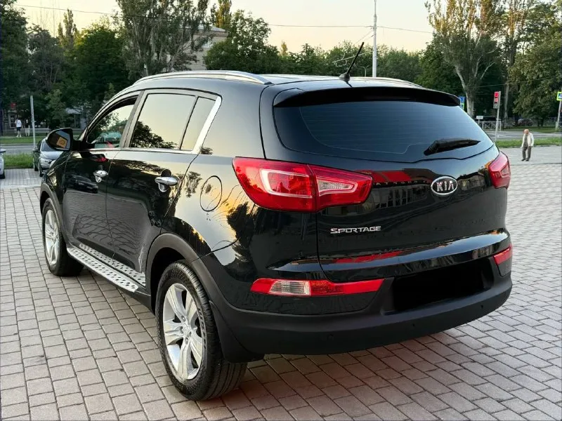 Продам kia sportage 2.0 бензин год выпуска 2012 состояние идеальное. без вмятин царапин и рыжиков сервисные книги. 2 ключа в родном окрасе вложений не требует! любое оформление! салон не затертый не порваный авто полностью обслужена до мелочей работает ровно. коробка переключает идеально климат контроль работает все жидкости заменены! стекла все родные каждая кнопка работает) цена 1.215₽ +7-949-794-46-27 остольные вопросы по телефону звоните в любое время. 📲 tg: евгений 📞 звоните: +7(949)7944627 - фотография - 3