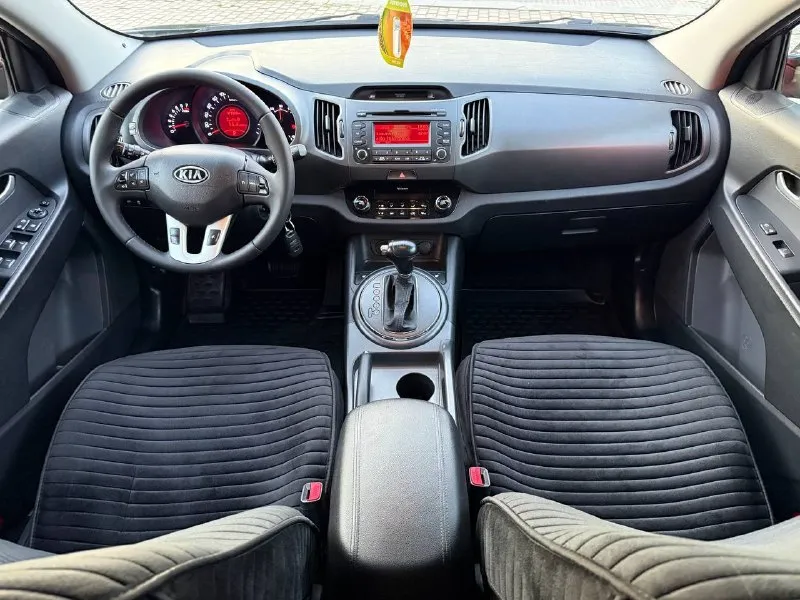 Продам kia sportage 2.0 бензин год выпуска 2012 состояние идеальное. без вмятин царапин и рыжиков сервисные книги. 2 ключа в родном окрасе вложений не требует! любое оформление! салон не затертый не порваный авто полностью обслужена до мелочей работает ровно. коробка переключает идеально климат контроль работает все жидкости заменены! стекла все родные каждая кнопка работает) цена 1.215₽ +7-949-794-46-27 остольные вопросы по телефону звоните в любое время. 📲 tg: евгений 📞 звоните: +7(949)7944627 - фотография - 9