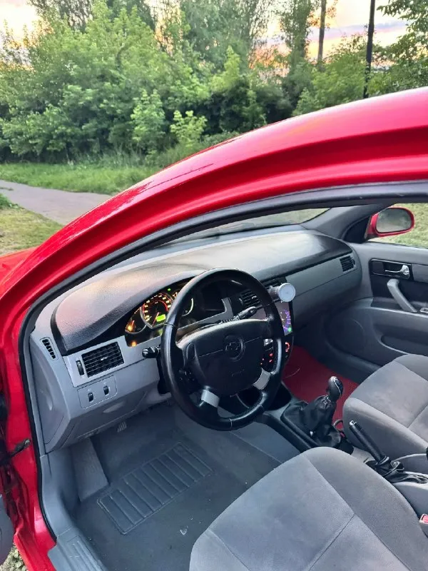 Продаю своё личное авто - chevrolet lacetti 1.6 мкпп 2005 год 220 пробега. Комплектация - 4эсп, мультируль, кондиционер, туманки. Мною сделан пересвет приборной панели и установлена сенсорная магнитола. За время эксплуатации в машине было сделано все, что в ней было не так. Стоят новые фары, новые стекла передних дверей вместо старых затертых. Каких-то видимых дефектов по кузову нет. Днище - в идеальном состоянии, арки и пороги - так же. Вся во вторичном окрасе, обливалась в круг прошлым хозяином. В комплекте с машиной отдаю зимнюю резину, ездил один сезон цену вижу - 570+ торг при осмотре хорошим людям) если интересует информация по машине - пишите в лс, с радостью все расскажу) +79494728146
📞 Звоните: +7(949)4728146 - фотография - 5