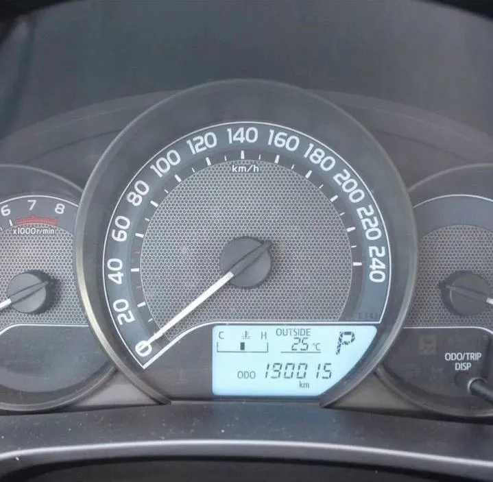 Продаю toyota короллу 2015 года выпуска,1.6 бензин(122л. С), машина вся в родном окрасе за исключением одной кобылки, без дтп и подкрасов,2 хозяина за всю историю эксплуатации, пробег родной, автотека зеленая, резина зима и лето, мотор, коробка, ходовая в идеальном состоянии, салон не зачуханый, дополнительно установлена камера заднего вида, в машине работает каждая кнопочка и каждая лампочка, в таком состоянии этих машин остались единицы, цена за наличку 1370000,возможна продажа в кредит, осмотр макеевка, +79493895593 александр
📞 Звоните: +7(949)3895593 - фотография - 3