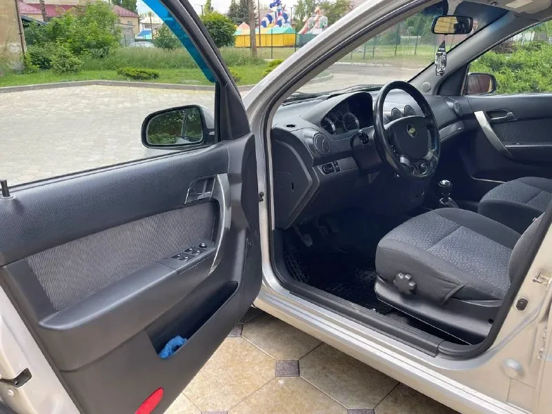 | chevrolet aveo | •2008 год. •1.5 +🎁 могу отдать газ: пропан евро 4. что очень удобно в данное время)🙂 механика, машина в отличном состоянии как в техническом - так и внешне. по комплектации : кондиционер заправлен и холодит!, абс, 4 электро-стеклоподъемника. регулировка зеркал, сигналка с авто-запуском, что очень удобно в зимний период. кузов крепкий, реально геометрия вся родная, готова к любым проверкам ✅👌🏻 по салону прекрасная, действительно следили. чистый и аккуратный салон — без пятен и повреждений. все работает исправно. недавно проходили то. масла фильтра грм. цена: 495000р тел +79493161086 📞 +79604427133 - так же телеграмм, бывают проблемы с сетью. 📲 - фотография - 2