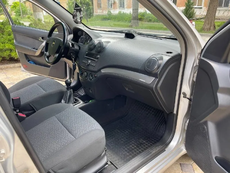 | chevrolet aveo | •2008 год. •1.5 +🎁 могу отдать газ: пропан евро 4. что очень удобно в данное время)🙂 механика, машина в отличном состоянии как в техническом - так и внешне. по комплектации : кондиционер заправлен и холодит!, абс, 4 электро-стеклоподъемника. регулировка зеркал, сигналка с авто-запуском, что очень удобно в зимний период. кузов крепкий, реально геометрия вся родная, готова к любым проверкам ✅👌🏻 по салону прекрасная, действительно следили. чистый и аккуратный салон — без пятен и повреждений. все работает исправно. недавно проходили то. масла фильтра грм. цена: 495000р тел +79493161086 📞 +79604427133 - так же телеграмм, бывают проблемы с сетью. 📲 - фотография - 3