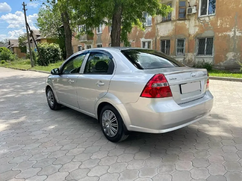 | chevrolet aveo | •2008 год. •1.5 +🎁 могу отдать газ: пропан евро 4. что очень удобно в данное время)🙂 механика, машина в отличном состоянии как в техническом - так и внешне. по комплектации : кондиционер заправлен и холодит!, абс, 4 электро-стеклоподъемника. регулировка зеркал, сигналка с авто-запуском, что очень удобно в зимний период. кузов крепкий, реально геометрия вся родная, готова к любым проверкам ✅👌🏻 по салону прекрасная, действительно следили. чистый и аккуратный салон — без пятен и повреждений. все работает исправно. недавно проходили то. масла фильтра грм. цена: 495000р тел +79493161086 📞 +79604427133 - так же телеграмм, бывают проблемы с сетью. 📲 - фотография - 8