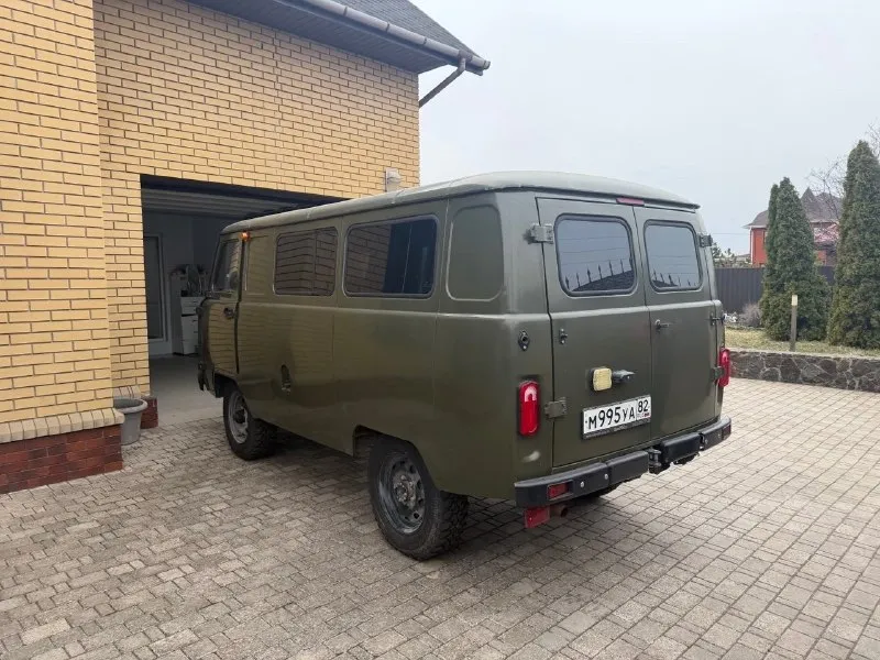 Уаз буханка (уаз-2206), состояние близкое к новому
Продается уаз буханка в отличном состоянии. Автомобиль полностью обслужен, использовался бережно, без тяжелой эксплуатации.
Основные преимущества:
* Оригинальный внешний вид в защитном матовом цвете хаки.
* Современная приборная панель с электронным одометром.
* Пробег всего 3 246 км.
* Кузов без коррозии, вмятин и серьезных повреждений.
* Чистый и аккуратный салон.
* Технически полностью исправен, вложений не требует.
* Полный привод, высокая проходимость.
* Подойдет как для охоты, рыбалки, путешествий, так и для коммерческого использования.
Автомобиль хранится в гараже, готов к эксплуатации в любое время. Все узлы и агрегаты работают исправно.
Характеристики:
* Марка: уаз буханка
* Пробег: 3 246 км
* Цвет: хаки (матовый)
* Тип привода: полный
* Состояние: отличное
Осмотр по договоренности. Возможен разумный торг у автомобиля. +79493167195 1.100🍋 - фотография - 3