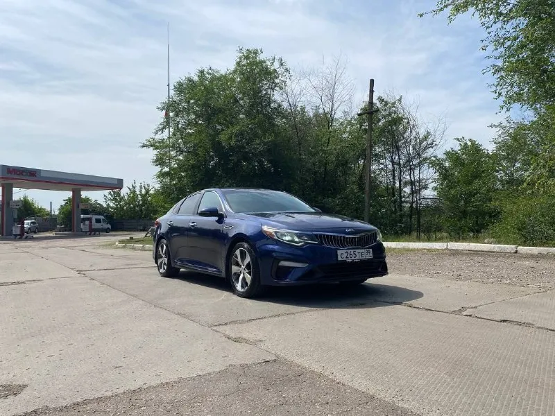 Продам kia optima 2019 год мотор 2.5 коробка автомат (aisin), на авто все работает, пробег 107 тыс км, цена 1.530₽ автомобиль в полной комплектации,2 ключа сигнализация с автозапуском, сервисная книга, парктроники, камера заднего вида, хороший свет ﻿﻿климат контроль( рабочий) ﻿﻿монитор aux/bt/usb/ хорошая музыка ﻿один владелец. авто в отличном обслуженном состоянии ( все и когда делалось могу рассказать и показать, все расходники и запчасти только оригинал ). в таком обслуженном состоянии автомобилей мало. двигатель, коробка и ходовая часть без нареканий все работает, салон чистый и ухоженный,2 комплекта хорошей резины r18 документы в порядке, переоформление в мрэо (могу присутствовать )все остальные вопросы по тел +79494936731, торг и полный бак бензина реальному покупателю - фотография - 1