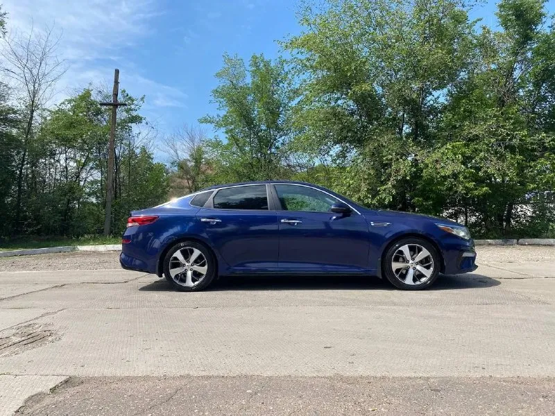 Продам kia optima 2019 год мотор 2.5 коробка автомат (aisin), на авто все работает, пробег 107 тыс км, цена 1.530₽ автомобиль в полной комплектации,2 ключа сигнализация с автозапуском, сервисная книга, парктроники, камера заднего вида, хороший свет ﻿﻿климат контроль( рабочий) ﻿﻿монитор aux/bt/usb/ хорошая музыка ﻿один владелец. авто в отличном обслуженном состоянии ( все и когда делалось могу рассказать и показать, все расходники и запчасти только оригинал ). в таком обслуженном состоянии автомобилей мало. двигатель, коробка и ходовая часть без нареканий все работает, салон чистый и ухоженный,2 комплекта хорошей резины r18 документы в порядке, переоформление в мрэо (могу присутствовать )все остальные вопросы по тел +79494936731, торг и полный бак бензина реальному покупателю - фотография - 2