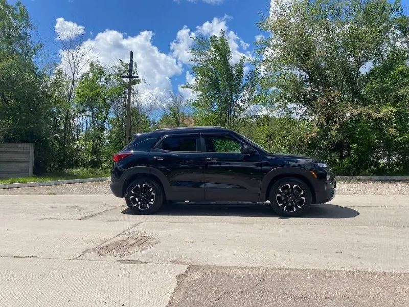 Продам chevrolet trailblazer 2020 год мотор 1.3t коробка автомат, пробег 97 тысяч км, цена 1.850₽ автомобиль в полной комплектации,2 ключа и сервисная книжка
Безключевой доступ
Датчик дождя, света
Подогрев сидений, руля
Парктроники, камеры
Климат контроль 2-х зонный, панорамная крыша
Монитор aux/bt/usb/
Музыка хорошая.
Без дтп, гаражное хранение, авто в хорошем обслуженном состоянии, кузов как новый без вмятин и царапин, нанесена керамика, делал полный дэтэйлинг, на авто имеется все для комфотрной езды, покупкой будете довольны!! Двигатель коробка и ходовая часть без нареканий и без посторонних шумов, салон чистый и ухоженный, хорошая новая резина
Документы в порядке без каких либо ограничений, переоформление в мрэо приветствуется (могу присутствовать )все остальные вопросы по телефону или пишите, торг - фотография - 8