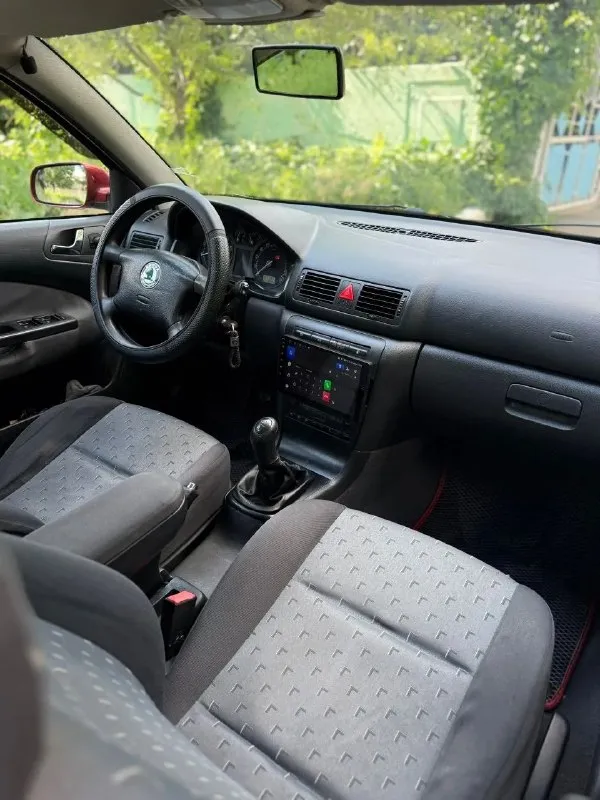 ❗️Продам skoda octavia tour гбо евро 4 универсал❗️
Двигатель: 1.6 газ/бензин (avu)
Коробка: механика.
Пробег: 271.913 (родной)
Автомобиль в хорошем состоянии как по технической части так и по кузову,
Авто без дтп все стекла родные, лобовое менялось от сколов. Авто местное, не пригон с рф.
Днище и пороги абсолютно целые без дыр и тд. Ходовая часть без посторонних звуков и без вложений. Есть блокнот в который записывались все замены, когда и чего. Газ евро 4 вписан, работает без нареканий, расход минимальный 350 рублей на 100км.
Двигатель масло не жрет не грамма, грм поменян 2 тыс назад. Коробка механика 5-ти ступка, втыкается четко, кулиса не разбита, ничего не вылетает. Новый термостат помпа. Магнитофон андроид, с навигацией, камера заднего вида, bluetooth, aux, usb. У авто очень большой багажник из-за того что она универсал, сидения складываются в ровный пол.
Частично зашумлена и обработано, по этому и хорошо сохранилась.
Цена: 💵 545.000💵 торг
Осмотр:г. Макеевка.
+79490943554 - фотография - 6