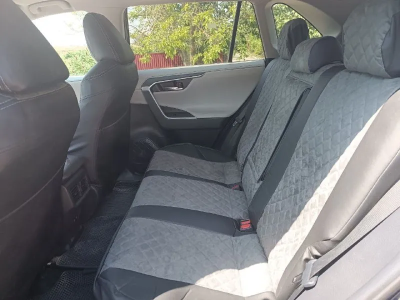 Продам переднеприводный автомобиль тойота rav 4 лимитед, 2019 г. , 5-е поколение, 205 л, пробег 77565, машина канадской сборки, был незначительный удар справа спереди, ездила девушка, был поврежден передний бампер и сработала подушка безопастности руля, все заменено и установлено, покупал в ростове, салон светлый, чехлы, в багажнике коврик, акуст. Сист. Jbl (звук 10 из 10), предмаксимальная комплектация, колеса 235/55/19 стоит новая зимняя headway, только поставил+комплект японской новой летней резины панорама, новый аккумулятор турция (месяц как поставил).
Машина обслуживалась на дилерском сто, через каждые 8 тыс. , документы по обслуживанию есть. Была замена радиатора кондиционера, кондиционер заправлен, с начала каждого лета проходила то, машина ухожена, никто и никогда в салоне не курил, собачек, кошечек не перевозили.
Цена 4🍋, знаю за что прошу, машина хорошая (не китай), по всем вопросам пишите в личку телеграм, мах +79185575196, +79185561806, александр, машину можно посмотреть в г. Новоазовск - фотография - 4