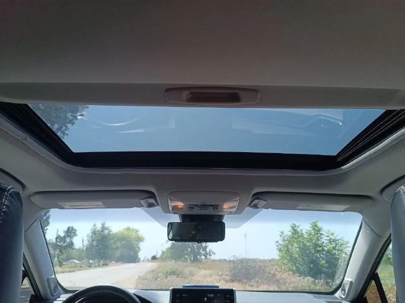 Продам переднеприводный автомобиль тойота rav 4 лимитед, 2019 г. , 5-е поколение, 205 л, пробег 77565, машина канадской сборки, был незначительный удар справа спереди, ездила девушка, был поврежден передний бампер и сработала подушка безопастности руля, все заменено и установлено, покупал в ростове, салон светлый, чехлы, в багажнике коврик, акуст. Сист. Jbl (звук 10 из 10), предмаксимальная комплектация, колеса 235/55/19 стоит новая зимняя headway, только поставил+комплект японской новой летней резины панорама, новый аккумулятор турция (месяц как поставил).
Машина обслуживалась на дилерском сто, через каждые 8 тыс. , документы по обслуживанию есть. Была замена радиатора кондиционера, кондиционер заправлен, с начала каждого лета проходила то, машина ухожена, никто и никогда в салоне не курил, собачек, кошечек не перевозили.
Цена 4🍋, знаю за что прошу, машина хорошая (не китай), по всем вопросам пишите в личку телеграм, мах +79185575196, +79185561806, александр, машину можно посмотреть в г. Новоазовск - фотография - 6