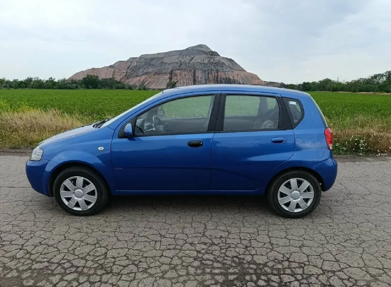 Продам маленький, экономичный автомобиль. Chevrolet aveo 1.4 механика, 2007 год. Машина обслужена (чеки, заказ наряды есть) все расходники заменены, в хорошем состоянии. Смотрится достойно. По комплектации: передние стеклоподъёмники, кондиционер работает отлично, гидравлический усилитель руля, электро - регулировка зеркал. Сигнализация с дистанционным автозапуском. Центральный замок. Музыка флешка. Цена 420 000 торг на месте. По документам полный порядок. Продажа от собственника. +79493350571 моспино.
📞 Звоните: +7(949)3350571 - фотография - 6