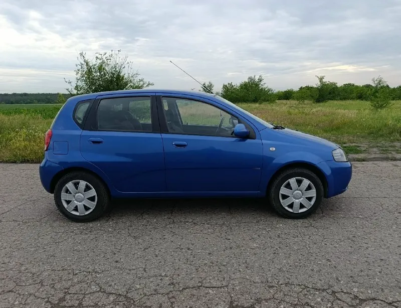 Продам маленький, экономичный автомобиль. Chevrolet aveo 1.4 механика, 2007 год. Машина обслужена (чеки, заказ наряды есть) все расходники заменены, в хорошем состоянии. Смотрится достойно. По комплектации: передние стеклоподъёмники, кондиционер работает отлично, гидравлический усилитель руля, электро - регулировка зеркал. Сигнализация с дистанционным автозапуском. Центральный замок. Музыка флешка. Цена 420 000 торг на месте. По документам полный порядок. Продажа от собственника. +79493350571 моспино.
📞 Звоните: +7(949)3350571 - фотография - 7