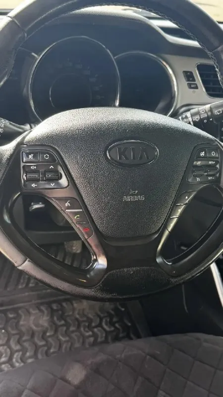 Продам kia ceed год выпуска 2014 пробег 164 000 км в хорошей комплектации подогрев руля подогрев передних сидений круиз контроль подсвет на поворотах коробка механика авто в достойном состояние, есть косметические окрасы, без дтп поменяны в круг тормоза (диски, колодки) так же поменяно масло, тасол отдам (нет времени поменять) стоит хорошая магнитола, лед лампы комплект зимних колес на дисках. авто находится в макеевке полный бак бензина в подарок цена 1.250.000 руб торг тел +7 9493783192 📞 звоните: +7(949)3783192 - фотография - 5