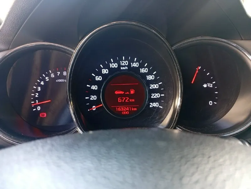 Продам kia ceed год выпуска 2014 пробег 164 000 км в хорошей комплектации подогрев руля подогрев передних сидений круиз контроль подсвет на поворотах коробка механика авто в достойном состояние, есть косметические окрасы, без дтп поменяны в круг тормоза (диски, колодки) так же поменяно масло, тасол отдам (нет времени поменять) стоит хорошая магнитола, лед лампы комплект зимних колес на дисках. авто находится в макеевке полный бак бензина в подарок цена 1.250.000 руб торг тел +7 9493783192 📞 звоните: +7(949)3783192 - фотография - 6