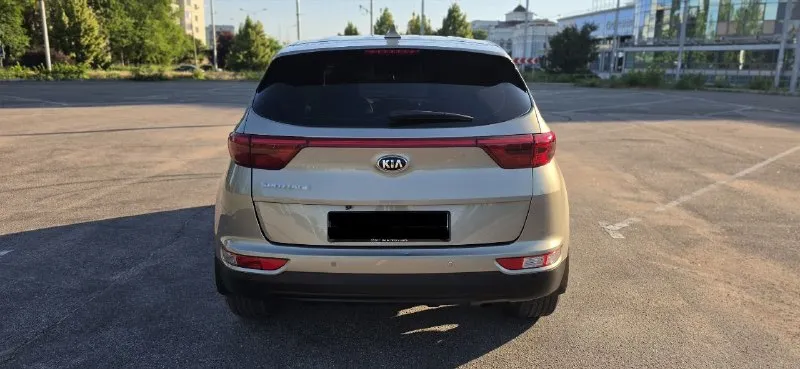 Продается kia sportage 2017 года выпуска с пробегом 143 000 км. 🚗🛣️ • автомобиль оснащен 2-литровым бензиновым двигателем и автоматической коробкой передач. ⛽⚙️ • цена составляет 1.730.000, возможен торг. 💰🤝 • автомобиль находится в идеальном состоянии, полностью соответствует фотографиям, имеет родной окрас и идеальную техническую часть. ✨📸💯 • , коробка передач и подвеска работают отлично. 🕹️🔥🅿️💡🖥️🎶☔ • техосмотр пройден, возможен любой вид оформления и обмен. 📝🔄 • осмотр автомобиля проводится в городе донецк. 📍🏙️ +79495905326 +79885860906мах 📲 tg: с_e 📞 звоните: +7(949)5905326 - фотография - 4