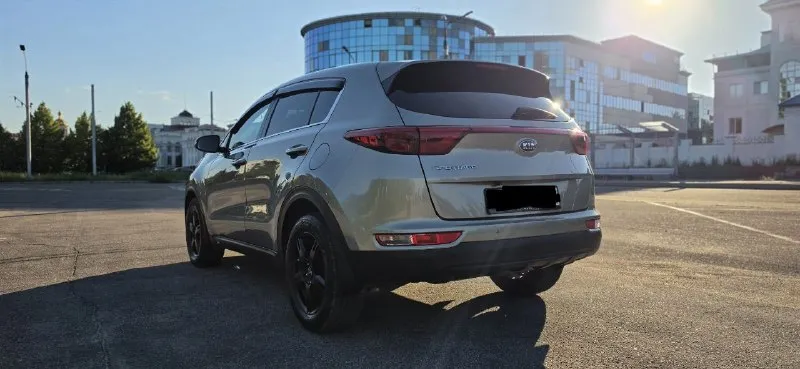 Продается kia sportage 2017 года выпуска с пробегом 143 000 км. 🚗🛣️ • автомобиль оснащен 2-литровым бензиновым двигателем и автоматической коробкой передач. ⛽⚙️ • цена составляет 1.730.000, возможен торг. 💰🤝 • автомобиль находится в идеальном состоянии, полностью соответствует фотографиям, имеет родной окрас и идеальную техническую часть. ✨📸💯 • , коробка передач и подвеска работают отлично. 🕹️🔥🅿️💡🖥️🎶☔ • техосмотр пройден, возможен любой вид оформления и обмен. 📝🔄 • осмотр автомобиля проводится в городе донецк. 📍🏙️ +79495905326 +79885860906мах 📲 tg: с_e 📞 звоните: +7(949)5905326 - фотография - 5