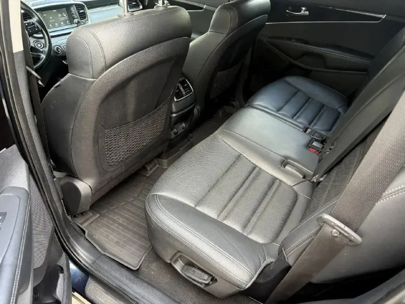 Kia sorento prime, 2018 год, 2.4 автомат, полный привод. 114000 км. автомобиль куплен у официального дилера. птс оригинал, 2 владельца обслуживание в соответствии регламента. сервисная книжка в наличии. два комплекта ключей. 2 комплекта колес, лето на оригинальных дисках. хорошая комплектация, светодиодные фары, кожаный салон с эл. приводом водительского сидения, без ключевой доступ, старт-стоп, двух зонный климат, датчики дождя и света, подогрев руля, эл. привод крышки багажника и т. д. возможно оформление в кредит. возможен обмен. более детальная информация по телефону цена - 2.750.000 р. +79494041233 - фотография - 9