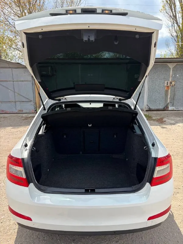 Skoda octavia а7 2015г. 1.4 а. Т tsi (150 л. С) пробег 146000 км. Авто в отличном состоянии, ухоженный и обслуженный. В такси и каршеринге не работал! Надежный и экономичный мотор, сухой без единого запотевания, работает идеально масло не ест от слова совсем! Расход 6л. Акпп 7-ст. (dsg) переключает четко без нареканий. По электрике без ошибок, работает каждая кнопка! Кузов в идеальном состоянии без сколов и царапин, ржавчина отсутствует совсем! Салон без дефектов и запахов! Кондиционер морозит! Два ключа, два комплекта колес. Тех осмотр пройден. Переоформление в мрэо.
Комплектация 🔥 abs, ebd, esp, курсовая устойчивость
✅Адаптивная оптика full led
✅Датчик света/дождя
✅Электропривод, эл. Регулировка и обогрев зеркал
✅Круиз контроль
✅Кожаный мульти руль с обогревом
✅Подогрев передних и задних сидений
✅Холодильник в бардачке
✅Двух зонный климат контроль
✅Датчики давления шин
✅Парковочный ассистент
✅Жк монитор, usb, bluetooth
Осмотр в луганске
+79595367964
1.400.000Руб - фотография - 10
