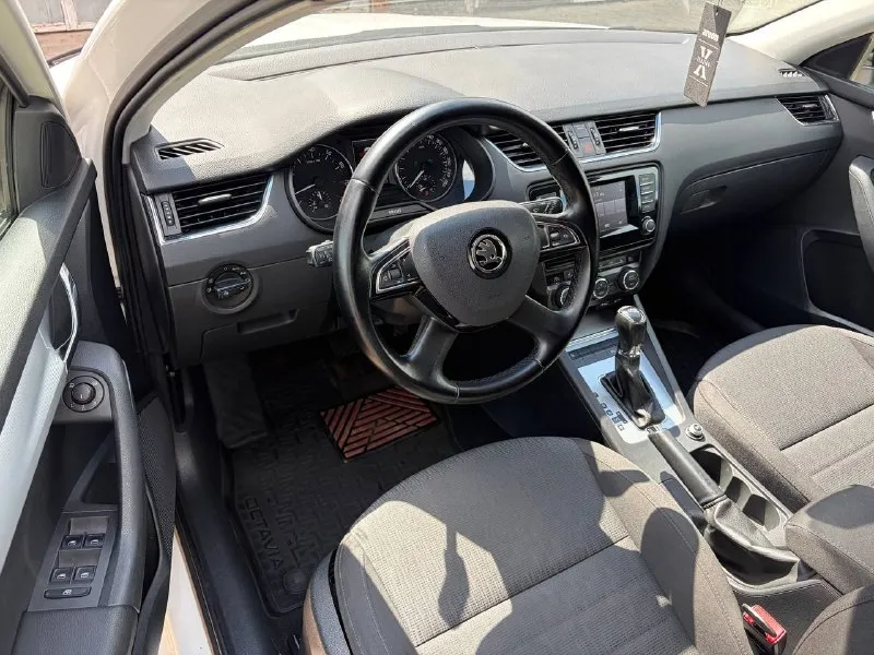 Skoda octavia а7 2015г. 1.4 а. Т tsi (150 л. С) пробег 146000 км. Авто в отличном состоянии, ухоженный и обслуженный. В такси и каршеринге не работал! Надежный и экономичный мотор, сухой без единого запотевания, работает идеально масло не ест от слова совсем! Расход 6л. Акпп 7-ст. (dsg) переключает четко без нареканий. По электрике без ошибок, работает каждая кнопка! Кузов в идеальном состоянии без сколов и царапин, ржавчина отсутствует совсем! Салон без дефектов и запахов! Кондиционер морозит! Два ключа, два комплекта колес. Тех осмотр пройден. Переоформление в мрэо.
Комплектация 🔥 abs, ebd, esp, курсовая устойчивость
✅Адаптивная оптика full led
✅Датчик света/дождя
✅Электропривод, эл. Регулировка и обогрев зеркал
✅Круиз контроль
✅Кожаный мульти руль с обогревом
✅Подогрев передних и задних сидений
✅Холодильник в бардачке
✅Двух зонный климат контроль
✅Датчики давления шин
✅Парковочный ассистент
✅Жк монитор, usb, bluetooth
Осмотр в луганске
+79595367964
1.400.000Руб - фотография - 6