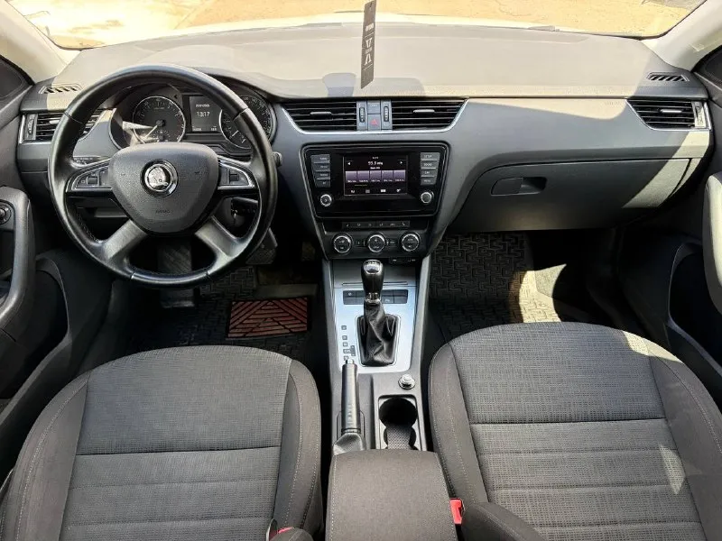 Skoda octavia а7 2015г. 1.4 а. Т tsi (150 л. С) пробег 146000 км. Авто в отличном состоянии, ухоженный и обслуженный. В такси и каршеринге не работал! Надежный и экономичный мотор, сухой без единого запотевания, работает идеально масло не ест от слова совсем! Расход 6л. Акпп 7-ст. (dsg) переключает четко без нареканий. По электрике без ошибок, работает каждая кнопка! Кузов в идеальном состоянии без сколов и царапин, ржавчина отсутствует совсем! Салон без дефектов и запахов! Кондиционер морозит! Два ключа, два комплекта колес. Тех осмотр пройден. Переоформление в мрэо.
Комплектация 🔥 abs, ebd, esp, курсовая устойчивость
✅Адаптивная оптика full led
✅Датчик света/дождя
✅Электропривод, эл. Регулировка и обогрев зеркал
✅Круиз контроль
✅Кожаный мульти руль с обогревом
✅Подогрев передних и задних сидений
✅Холодильник в бардачке
✅Двух зонный климат контроль
✅Датчики давления шин
✅Парковочный ассистент
✅Жк монитор, usb, bluetooth
Осмотр в луганске
+79595367964
1.400.000Руб - фотография - 8