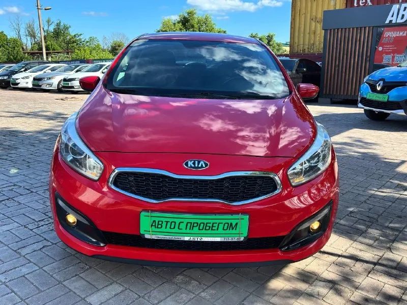🚘kia ceed двигатель:1.6 ⛽️вид топлива:бензин ⚙️кпп:мкпп 6ст кузов:хетчбэк пробег: 256.000км 📅год выпуска: 2015 💰цена: 930.000 руб •усилитель руля. •эл стеклоподъёмники •мультимедиа •кондиционер❄️ 🚘автосалон автото4ка продажа возможна : ✅наличный расчет ✅безналичный ✅кредит по 2 документам 9️⃣4️⃣9️⃣5️⃣1️⃣1️⃣1️⃣1️⃣5️⃣6️⃣ 🌎находимся по адресу 📍г. мариуполь ул. макара мазая 4️⃣1️⃣ с 10.00 до18.00 - фотография - 3