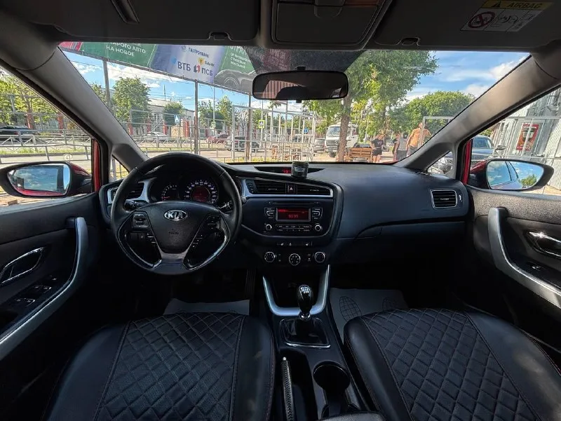 🚘kia ceed двигатель:1.6 ⛽️вид топлива:бензин ⚙️кпп:мкпп 6ст кузов:хетчбэк пробег: 256.000км 📅год выпуска: 2015 💰цена: 930.000 руб •усилитель руля. •эл стеклоподъёмники •мультимедиа •кондиционер❄️ 🚘автосалон автото4ка продажа возможна : ✅наличный расчет ✅безналичный ✅кредит по 2 документам 9️⃣4️⃣9️⃣5️⃣1️⃣1️⃣1️⃣1️⃣5️⃣6️⃣ 🌎находимся по адресу 📍г. мариуполь ул. макара мазая 4️⃣1️⃣ с 10.00 до18.00 - фотография - 8