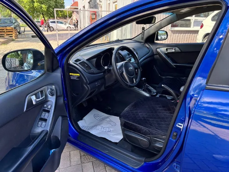 🚘kia cerato двигатель:1.6 ⛽️вид топлива:бензин ⚙️кпп:механика кузов:седан пробег: 200.000 км 📅год выпуска: 2010 💰цена: 720.000руб •усилитель руля. •эл стеклоподъёмники •мультимедиа •кондиционер❄️ •подогрев сидений 🚘автосалон автото4ка продажа возможна : ✅наличный расчет ✅безналичный ✅кредит по 2 документам 9️⃣4️⃣9️⃣5️⃣1️⃣1️⃣1️⃣1️⃣5️⃣6️⃣ 🌎находимся по адресу 📍г. мариуполь ул. макара мазая 4️⃣1️⃣ с 10.00 до18.00 - фотография - 6
