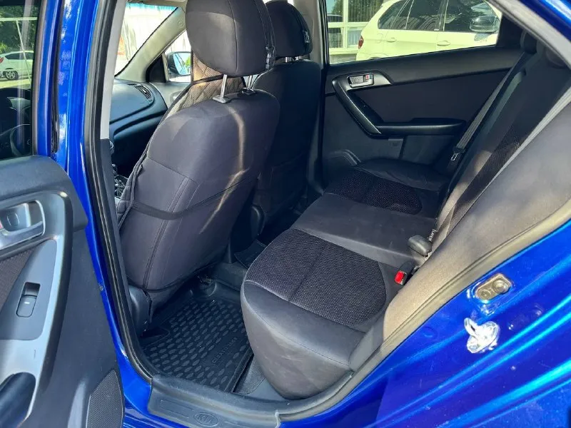🚘kia cerato двигатель:1.6 ⛽️вид топлива:бензин ⚙️кпп:механика кузов:седан пробег: 200.000 км 📅год выпуска: 2010 💰цена: 720.000руб •усилитель руля. •эл стеклоподъёмники •мультимедиа •кондиционер❄️ •подогрев сидений 🚘автосалон автото4ка продажа возможна : ✅наличный расчет ✅безналичный ✅кредит по 2 документам 9️⃣4️⃣9️⃣5️⃣1️⃣1️⃣1️⃣1️⃣5️⃣6️⃣ 🌎находимся по адресу 📍г. мариуполь ул. макара мазая 4️⃣1️⃣ с 10.00 до18.00 - фотография - 7