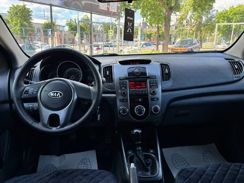 🚘kia cerato двигатель:1.6 ⛽️вид топлива:бензин ⚙️кпп:механика кузов:седан пробег: 200.000 км 📅год выпуска: 2010 💰цена: 720.000руб •усилитель руля. •эл стеклоподъёмники •мультимедиа •кондиционер❄️ •подогрев сидений 🚘автосалон автото4ка продажа возможна : ✅наличный расчет ✅безналичный ✅кредит по 2 документам 9️⃣4️⃣9️⃣5️⃣1️⃣1️⃣1️⃣1️⃣5️⃣6️⃣ 🌎находимся по адресу 📍г. мариуполь ул. макара мазая 4️⃣1️⃣ с 10.00 до18.00 - фотография - 8