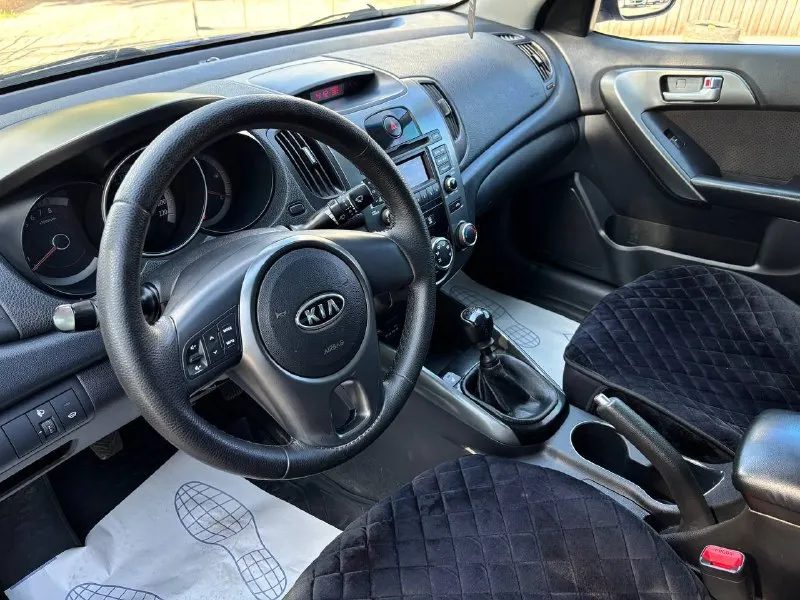 🚘kia cerato двигатель:1.6 ⛽️вид топлива:бензин ⚙️кпп:механика кузов:седан пробег: 200.000 км 📅год выпуска: 2010 💰цена: 720.000руб •усилитель руля. •эл стеклоподъёмники •мультимедиа •кондиционер❄️ •подогрев сидений 🚘автосалон автото4ка продажа возможна : ✅наличный расчет ✅безналичный ✅кредит по 2 документам 9️⃣4️⃣9️⃣5️⃣1️⃣1️⃣1️⃣1️⃣5️⃣6️⃣ 🌎находимся по адресу 📍г. мариуполь ул. макара мазая 4️⃣1️⃣ с 10.00 до18.00 - фотография - 9