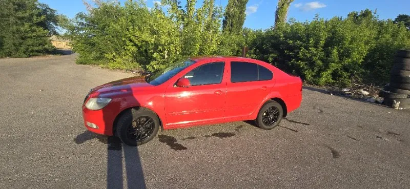 Продам skoda octavia 1.6 2009г. В. Мкпп родной пробег 198000 км. По технической части авто полностью обслужено, по кузову сколы и мелочи(гнили нет)ввиду возраста. Состояние сел и поехал, каждый день на уверенном ходу, ни разу не подвела. Масло от замены до замены. Ходовая полностью перебралась в апреле этого года. 20к назад была замена грм. Колеса r16 и зима на дисках r15(новая). Новый компрессор кондиционера. Полное переоформление. Осмотр макеевка +79493544393 цена 830000 разумный торг
📞 Звоните: +7(949)3544393 - фотография - 5