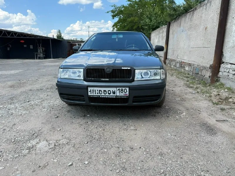 ✅Продам skoda octavia tour ✅год: 2008 ✅мотор: 1.8 турбо (150л. С) ✅коробка: механика ✅привод: передний ✅цена: 500 000₽ небольшой торг ✅номер:+79490816476 tг и макс ✅осмотр в донецке пробег 353538км владею год. Фары би лед (светят очень хорошо)с ангельскими глазками, стоит 4 динамика и буфер. Комплектация хорошая, гур,4эсп(с доводчиками), абс, подогревы зеркал, сидений, дисковые тормоза в круг, климат контроль(рабочий)холодит отлично. Поменяно много всего: рулевая рейка, задняя балка, сцепление, датчик распредвала, датчики детонации, пружины в круг, задние амортизаторы, все резинки, стойки стабилизатора и еще много всего. Китая не было никогда, ориг или хороший аналог. Мотор не троит, едет очень бодро, но присутствует расход масла, около 1литр на 1000км. Заменил турбину на новую (на старой была трещина в горячей части)в сборе фирмы borgwarner. По коробке нареканий нет. По кузову рыжики имеются так как это ваг и машина не новая, дно без дыр, целое.
📞 Звоните: +7(949)0816476 - фотография - 2