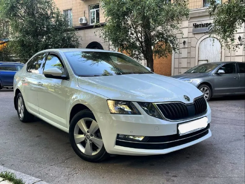 Срочно продаю skоda octavia а7 (ноябрь 2018). Двигатель 1.4 турбо, автомат. Состояние отличное, не бит, не крашен. Птс оригинальный, 2 владельца. Комплектация носkey еditiоn: зимний пакет (подогрев сидений, руля, стекол), датчики света/дождя, автозатемнение зеркала, круиз-контроль, android auto/carplay, 8 динамиков, парктроники, 220в и usb сзади, мультируль. Сигнализация пандора с автозапуском. Новая летняя резина на заводских дисках. Шумоизоляция дверей. Замена масла каждые 7 тыс. Км, расход масла отсутствует. Без вложений. Цена 1.300.000 (ниже рынка). Таких цен нет!срочно торг!!
Донецк +79495369870. - фотография - 1