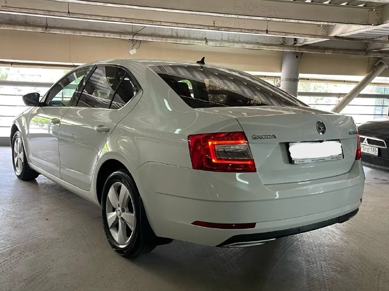 Срочно продаю skоda octavia а7 (ноябрь 2018). Двигатель 1.4 турбо, автомат. Состояние отличное, не бит, не крашен. Птс оригинальный, 2 владельца. Комплектация носkey еditiоn: зимний пакет (подогрев сидений, руля, стекол), датчики света/дождя, автозатемнение зеркала, круиз-контроль, android auto/carplay, 8 динамиков, парктроники, 220в и usb сзади, мультируль. Сигнализация пандора с автозапуском. Новая летняя резина на заводских дисках. Шумоизоляция дверей. Замена масла каждые 7 тыс. Км, расход масла отсутствует. Без вложений. Цена 1.300.000 (ниже рынка). Таких цен нет!срочно торг!!
Донецк +79495369870. - фотография - 3