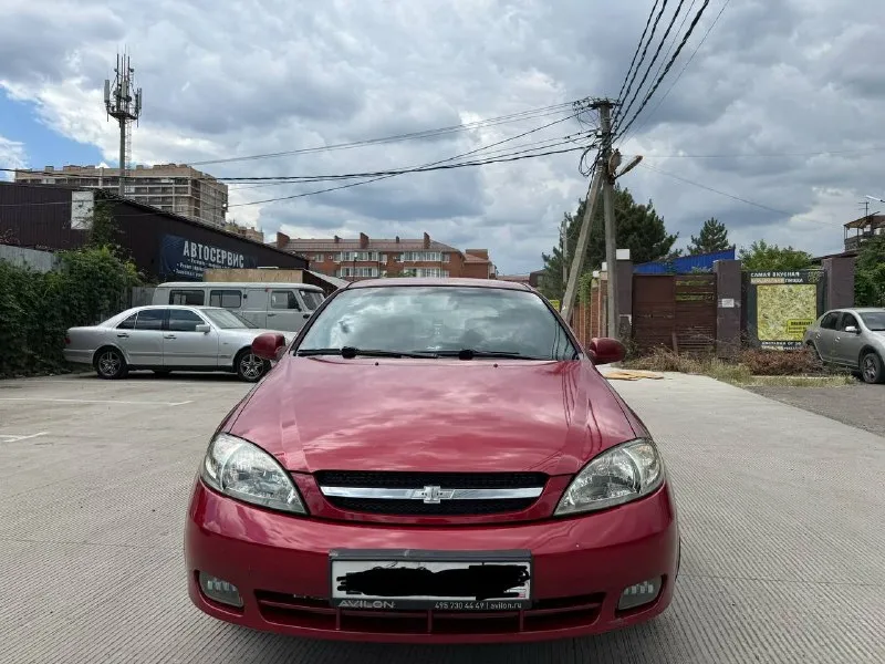 Chevrolet lacetti 1.6 автомат 2007 — настоящий живой кореец в отличном состоянии! С который вписан в птс!
Продам chevrolet lacetti 1.6 на автомате, 2007 года.
Автомобиль полностью в родном заводском окрасе — без перекрасов, без скрытых ремонтов. Родные заводские зазоры, кузов сохранился очень достойно. Дно, пороги, низа дверей, стаканы, лонжероны, в идеальном состоянии
✅ Родной пробег 300 000 км, без скруток
✅ Чистый кореец
✅ Имеет три vin-кода
✅ Установлено, вписано в птс(баллон на 60 литров) хватает на неделю активной езды
✅ Надёжный двигатель 1.6 работает ровно, не троит, не дымит
✅ Автомат работает отлично — без пинков, рывков и задержек
✅ Кондиционер морозит как надо ❄️ заправил на днях
✅ 4 Эл стеклоподъемника
✅ Новые фары и туманки, свет отличный
✅ Новая резина на дисках
✅ Магнитола с камерой заднего вида
✅ Перебрана вся ходовка, ничего не стучит, не брякает
✅Документы кристально чистые, штрафов, запретов нет, полное переоформление, тех
📲 Tg: @m0rgina1
📞 Звоните: +7(949)9987030 - фотография - 1