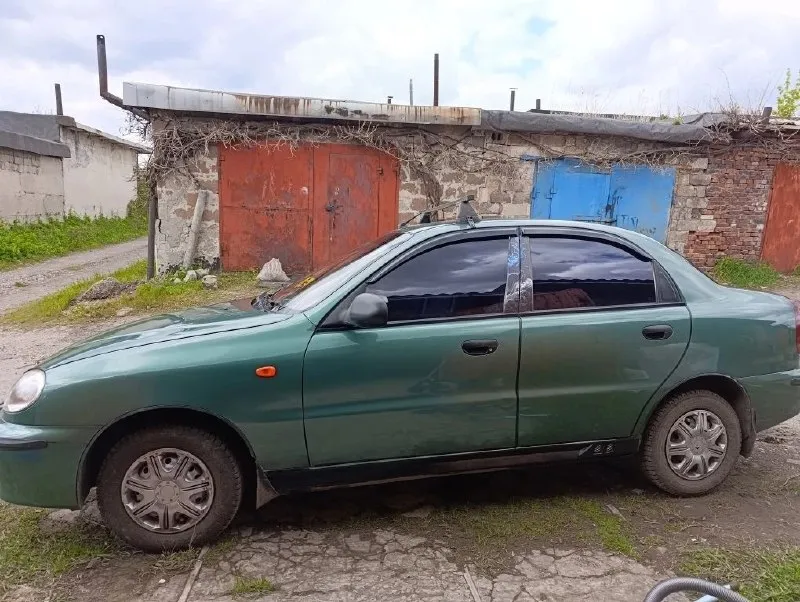 Продаётся заз сенс, 1,3. пробег 62000, год выпуска 2012. автомобиль в отличном состоянии, не гнилая, есть мелкие царапины. автомобиль с ручным управлением на полуавтомате. машина на ходу, всё работает. цена 400000 тысяч. рублей. т. +79494345525. макеевка. 📞 звоните: +7(949)4345525 - фотография - 3