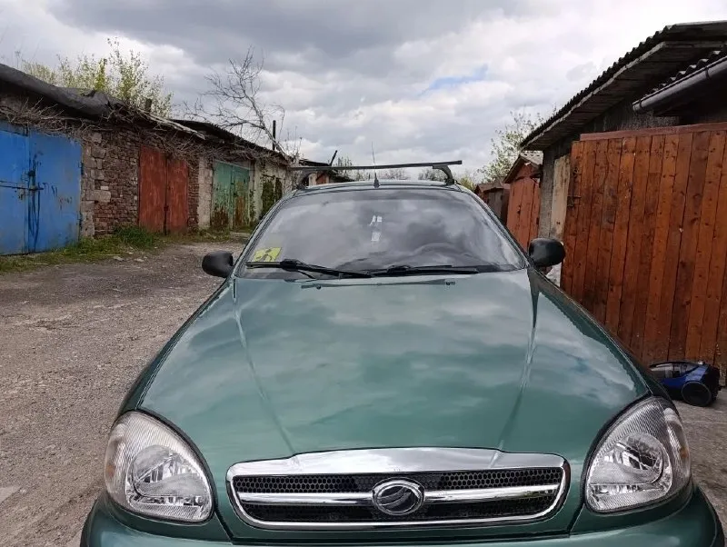 Продаётся заз сенс, 1,3. пробег 62000, год выпуска 2012. автомобиль в отличном состоянии, не гнилая, есть мелкие царапины. автомобиль с ручным управлением на полуавтомате. машина на ходу, всё работает. цена 400000 тысяч. рублей. т. +79494345525. макеевка. 📞 звоните: +7(949)4345525 - фотография - 8