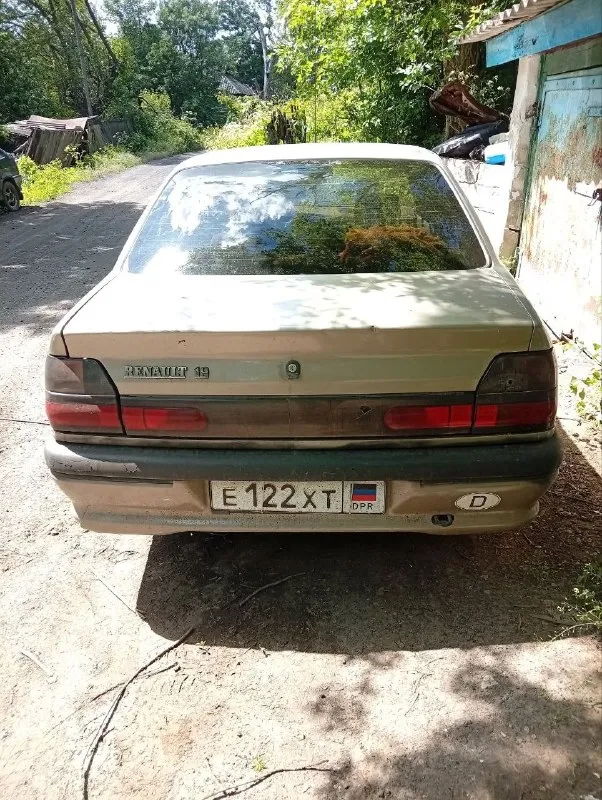 Продам/обмен с доплатой в обе стороны renault 19 на полном уверенном ходу мотор 1.8 инжектор кпп в порядке стоит газ передние эл стекло подъемники ежедневно на ходу нужно смотреть подвеску цена 110.000т. Р находится в енакиево пгт. Ольховатка +79490360432
📞 Звоните: +7(949)0360432 - фотография - 4