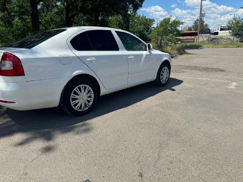 Продам ! Skoda octavia a5 ii(рестайлинг) 2013г. , двигатель 1.8 tsi ( автомат aisin) родной пробег 210 тыс ! Самая полная комплектация ! Авто в отличном состоянии kak внешне так и технически ! Без вложений ! Мотор, коробка, ходая, (на отлично ) ! Всегда все менялось вовремя ! На пробеге 210 тысяч было сделано большое то с заменой всех расходных частей ! Чистый аккуратный, не курящий салон. -линзованная оптика -датчик дождя, света -круиз контроль -климат контроль -музыка -паркторник задний ( заводской) -складывание зеркал -доводчики стекл -подсветка поворота -бортовой компьютер ( на русском) -подогрев сидений -колеса r 16 ( резина 23 года ) -abs, esp -безопасность 8 подушек готов на любые проверки ! Автомобиль в очень хорошем состоянии, эксплуатируется каждый день и не требует вложений! Осмотр в макеевке, цена 1150 000 руб. , 📞 79494680100
📞 Звоните: +7(949)4680100 - фотография - 3