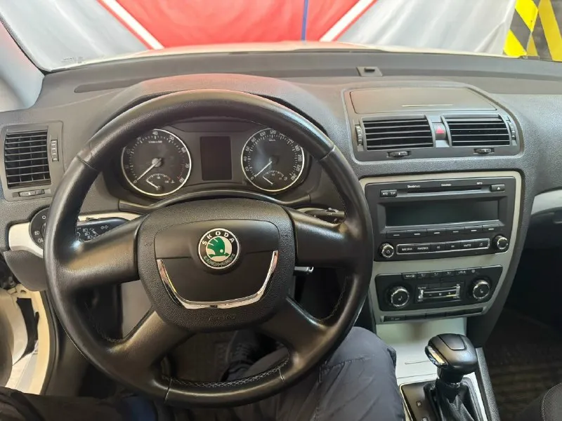 Продам ! Skoda octavia a5 ii(рестайлинг) 2013г. , двигатель 1.8 tsi ( автомат aisin) родной пробег 210 тыс ! Самая полная комплектация ! Авто в отличном состоянии kak внешне так и технически ! Без вложений ! Мотор, коробка, ходая, (на отлично ) ! Всегда все менялось вовремя ! На пробеге 210 тысяч было сделано большое то с заменой всех расходных частей ! Чистый аккуратный, не курящий салон. -линзованная оптика -датчик дождя, света -круиз контроль -климат контроль -музыка -паркторник задний ( заводской) -складывание зеркал -доводчики стекл -подсветка поворота -бортовой компьютер ( на русском) -подогрев сидений -колеса r 16 ( резина 23 года ) -abs, esp -безопасность 8 подушек готов на любые проверки ! Автомобиль в очень хорошем состоянии, эксплуатируется каждый день и не требует вложений! Осмотр в макеевке, цена 1150 000 руб. , 📞 79494680100
📞 Звоните: +7(949)4680100 - фотография - 6