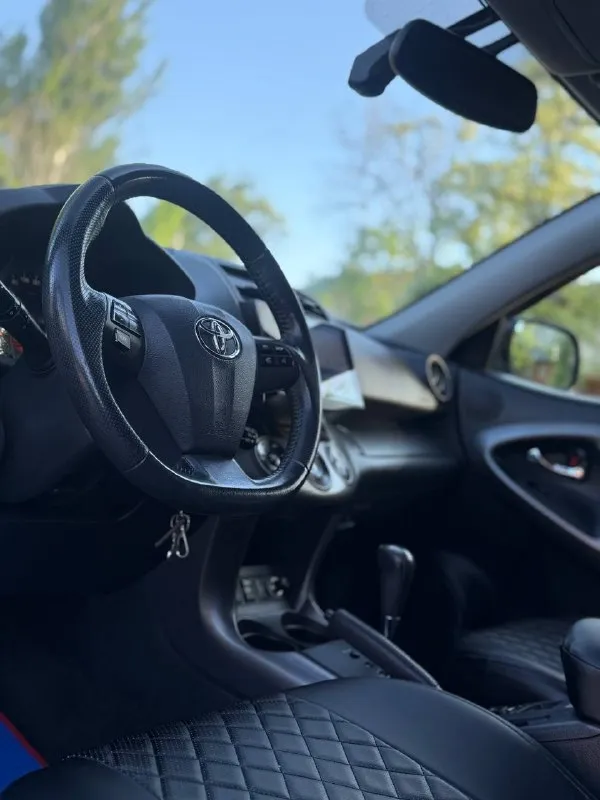 Toyota rav4
Год 2011 (рестайлинг)
Двигатель 2.0 бензин
Пробег 180000
Автоматическая коробка передач
Привод полный подключаемый
Автомобиль в идеальном состоянии, двигатель работает отлично без каких либо потеков, по коробке тоже без нареканий, по ходовой обслужена, салон в очень хорошем состоянии
Хорошая комплектация, двухзонный климат контроль, круиз, помощь при вождении, подключение полного привода, полный электро пакет, подогрев сидений, лобового и заднего стекла, а так же зеркал, парктроники, спорт режим, датчики света и дождя, эл регулировка зеркал и складывание, омыватель фар, большой сенсорный монитор, bluetooth aux, хорошая заводская акустика, отличные 17 колеса. И еще много чего!
Цена 1410000
Возможен торг
+7

📞 Звоните: +7(949)5035528 - фотография - 8