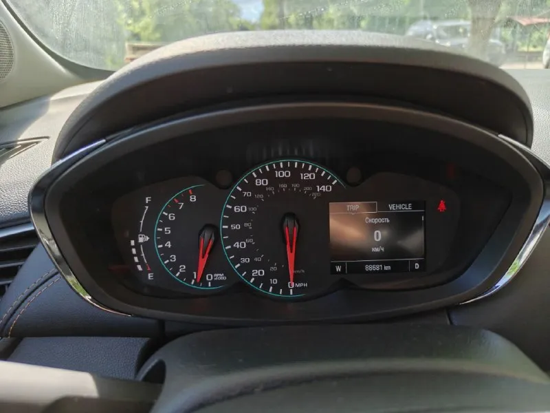 Продаю отличный надёжный корейский компактный кроссовер chevrolet trax, клон opel mokka и buick encore
Дата выпуска 8 месяц 2020 года.

📍 Пробег 88681 км.
⚙ Двигатель 1.4т мощность 140 л. С.  
📀 Коробка передач - 6 ступенчатый классический гидроавтомат.
✅ Передний привод.
✅ Хорошая комплектация есть всё для комфортного вождения, а именно:
📍 Мультимедиа система 6 динамиков с android auto и apple carplay;
📍 Камера заднего вида;
📍Кондиционер;
📍Круиз-контроль;
📍 Система мониторинга давления в шинах;
✅ Штатный дистанционный автозапуск, в комплекте 2 ключа;
✅ Все стёкла родные, безопасность не срабатывала, все подушки на месте.
✅ На пробеге 81 т. Км. Сделана полная замена масла в акпп; 1.5 т. Км. Назад сделано то с заменой масла в двигателе и фильтров.
✅ Приборная панель и мультимедиа русифицированы.
✅ Вместе с авто отдаю зимние шины pirelli ice zero шипованные (куплены в октябре 2025) и два комплекта ковриков.
✅ В сентябре 2025 сделан антикор кузова.

Цена 1,5 🍋.
Контактный телефон +7(949)438-55-35 - фотография - 6
