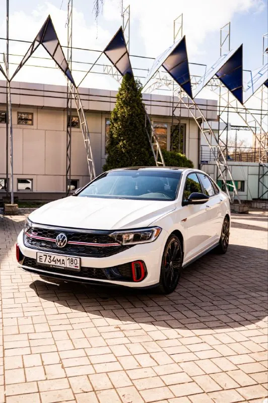 Volkswagen jettа gll максимальная комплектация autobаhn г. В. 2022 рестайлинг пробег 94т. Км. Аналoг volkswagen gоlf gti в кузовe cедaн. Двигaтeль 2.0 tsi. 7-ступенчатая коробкп передач с двойным сцеплением  dq381 dsg.
Gliна для ценителей быстрых вагов. Салон на 5ку. Без царапин и сколов. Авто в очень отличном состоянии что по технике, что по кузову. Всё сухо, турбина, двигатель, коробка течей и запотеваний нет. Натяжитель цепи на 2ом делении. Заменен антифриз, масла в коробке и двигателе, колодки ate в круг поменяны. То каждые 5т. Километров. Масло только 0w20. Сколов, притертостей, вмятин и подкрасов нет от слово совсем. Цена 2.9🍋. Готов на осмотр подборщиков. Любое ваше сто. Машина🔥. Полный бак бензина покупателю. Всем добра и мира. +7 949 452-84-80 telegram.
📲 Tg: андрей
📞 Звоните: +7(949)4528480 - фотография - 2