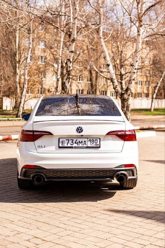 Volkswagen jettа gll максимальная комплектация autobаhn г. В. 2022 рестайлинг пробег 94т. Км. Аналoг volkswagen gоlf gti в кузовe cедaн. Двигaтeль 2.0 tsi. 7-ступенчатая коробкп передач с двойным сцеплением  dq381 dsg.
Gliна для ценителей быстрых вагов. Салон на 5ку. Без царапин и сколов. Авто в очень отличном состоянии что по технике, что по кузову. Всё сухо, турбина, двигатель, коробка течей и запотеваний нет. Натяжитель цепи на 2ом делении. Заменен антифриз, масла в коробке и двигателе, колодки ate в круг поменяны. То каждые 5т. Километров. Масло только 0w20. Сколов, притертостей, вмятин и подкрасов нет от слово совсем. Цена 2.9🍋. Готов на осмотр подборщиков. Любое ваше сто. Машина🔥. Полный бак бензина покупателю. Всем добра и мира. +7 949 452-84-80 telegram.
📲 Tg: андрей
📞 Звоните: +7(949)4528480 - фотография - 5