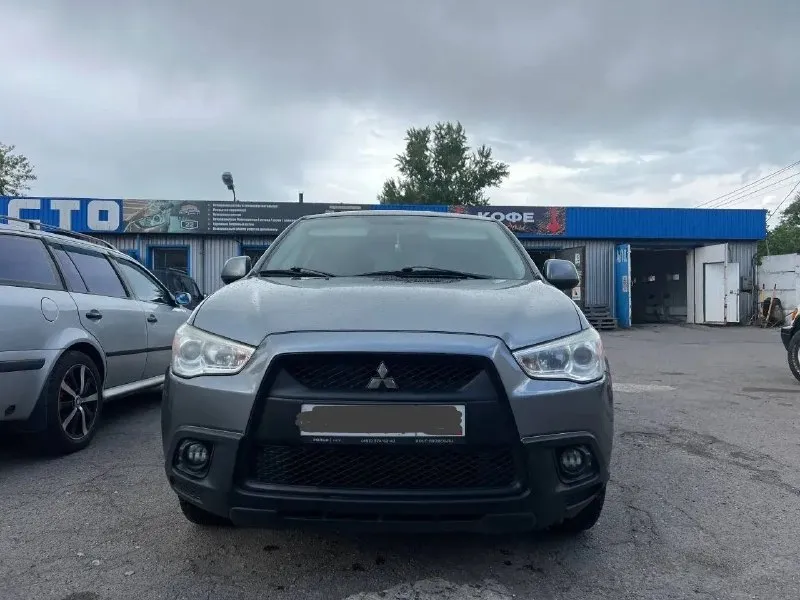 Mitsubishi asx
Год :2011
Объем :1.6
Кпп : механика

Комплектация:
4 Стекло подъемника
Подогрев сидений
Подогрев зеркал и стекол
Противотуманные фары
Сигнализация с авто запуском
Кондиционер заправлен
2 Ключа
2 Владельца
Зелёная автотека
Парктроник с камерой заднего вида
Новые диски
Новая летняя резина.

По авто :
Полностью обслужена
Вложений не требует
По кузову всё в отличном состоянии не гнили не корозий и даже признаков негде нет дно идеальное
При осмотре убедитесь сами :

Двигатель масло не есть от слова совсем.
Коробка идеально переключает мягко не вылетает не хрустит.

Приезжайте во всем убедитесь сами.

Документы чистые деогнамтическая карта есть !

Осмотр:
Город макеевка донецк
Цена 900000.

+79498340074
(Макс)
(Телеграм)
📞 🇷🇺 Звоните: +79498340074 - фотография - 6