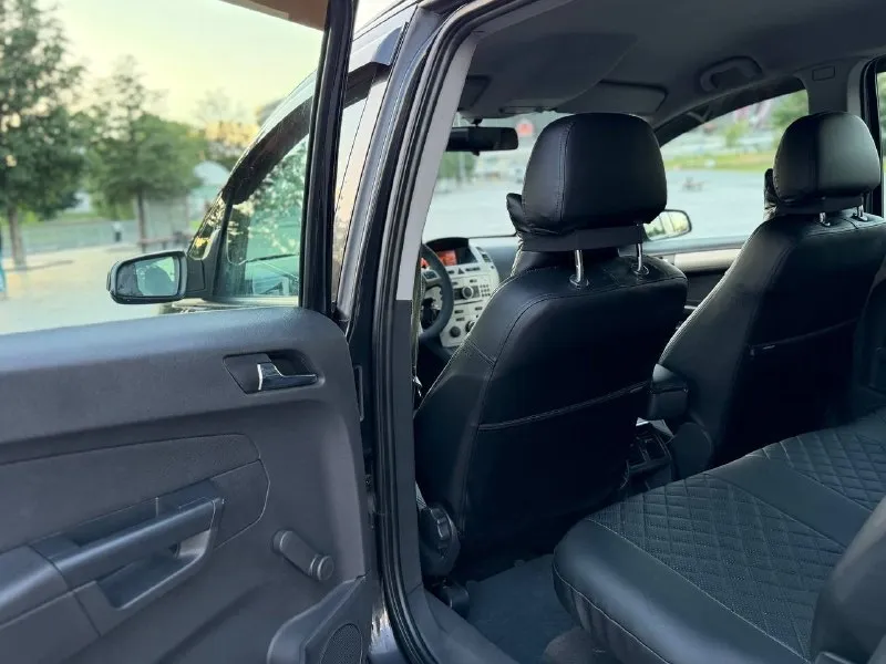 В продаже opel zafira b рестайлинг 2008 года выпуска!
Двигатель 1.8 бензин работает без нареканий обслужен от а до я, не давно было полное то все жидкости и фильтра заменены. Коробка обычная механика, все передачи на месте, сцепление новое. Ходовая часть без вопросов из не давнего были заменены колодки и тормозные диски в круг, стоит новая летняя резина на новых литых дисках!
Комплектация: электро регулировка зеркал, складывание зеркал, 2 эсп, климат контроль, туманки, 7 мест, мульти руль, подогревы сидений, круиз контроль и тд.
Юридически абсолютно чистый автомобиль возможен обмен и продажа в кредит!
Осмотр донецк
Цена: 690.000₽, торг
☎️ +7 (949) 339-39-10
📞 Звоните: +7(949)3393910 - фотография - 8