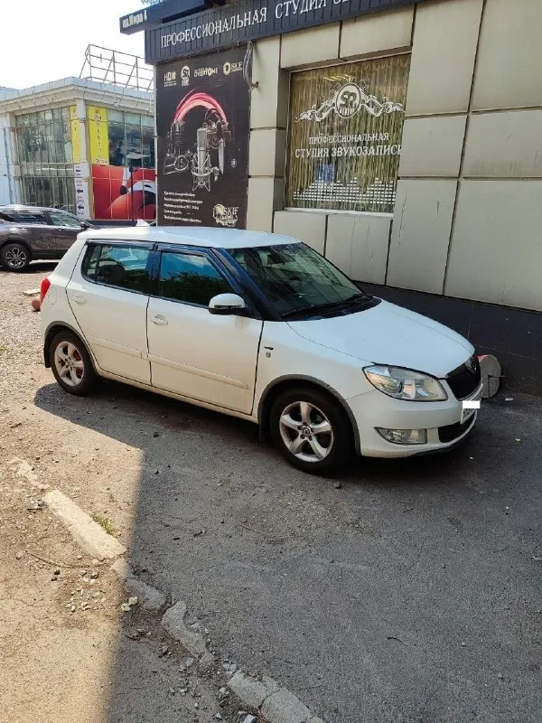 Продам fabia 2 2011 г. В. 1.6 автомат aisin, климат, кузов оцинкован, состояние хорошее. За машиной ухаживали. Полностью обслужен, лето на дисках р15, зима на штампах р14, резина новая. Расход по городу 9 л, по трассе до 5.5. Экономичный и компактный автомобиль. Пробег 178 тыс.
Продаю из-за ненадобности.
Цена 800 т. Р.
+79493197641
📲 Tg: @atuwow
📞 Звоните: +7(949)3197641 - фотография - 1