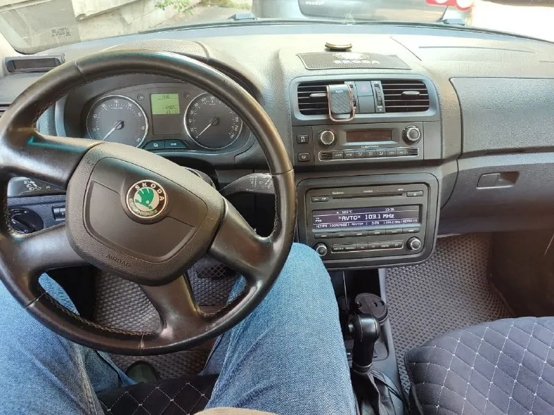 Продам fabia 2 2011 г. В. 1.6 автомат aisin, климат, кузов оцинкован, состояние хорошее. За машиной ухаживали. Полностью обслужен, лето на дисках р15, зима на штампах р14, резина новая. Расход по городу 9 л, по трассе до 5.5. Экономичный и компактный автомобиль. Пробег 178 тыс.
Продаю из-за ненадобности.
Цена 800 т. Р.
+79493197641
📲 Tg: @atuwow
📞 Звоните: +7(949)3197641 - фотография - 4