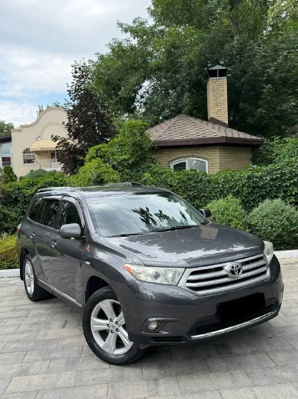 В продаже toyota highlander 2011 года!
Автомобиль в максимальной комплектации на бензиновом двигателе объемом 3.5 литра, работает без каких либо нареканий, также без каких либо вопросов!
Комплектация: кожаный салон, электроприводы сидений, бесключевой доступ, расширенная мультимедиа, электропривод багажника, четырех зонный климат контроль, 7 мест, полный привод, мульти руль и тд.
Юридически чистый, рассмотрю ваши предложения на обмен также возможна продажа в кредит!
Осмотр донецк
Цена: 1.880.000₽, торг реальному покупателю!
☎️ +7 (949) 628-72-17
📞 Звоните: +7(949)6287217 - фотография - 1